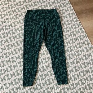 Nike Women's One High Waisted 7/8 Print Leggings in Vintage Green - Size L